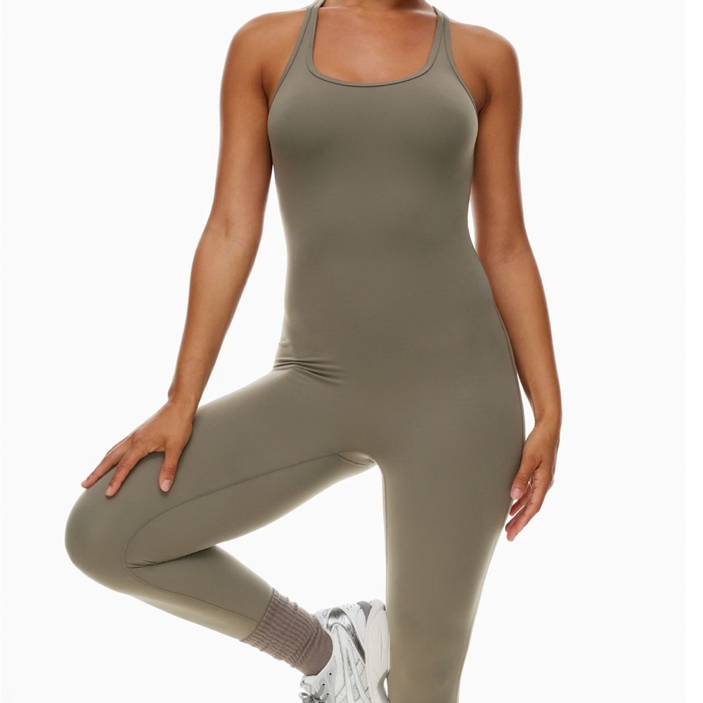 SOLD * Aritzia TnAction TnaBUTTER™ Acrobat Jumpsuit